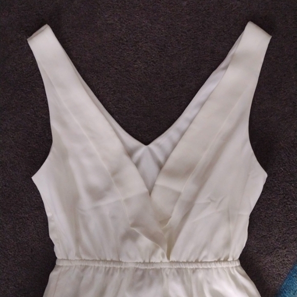NWOT TOBI Plunging Vee Front Flowy Cream Elastic Waste Dress! (Much Better IRL!) - Picture 3 of 10